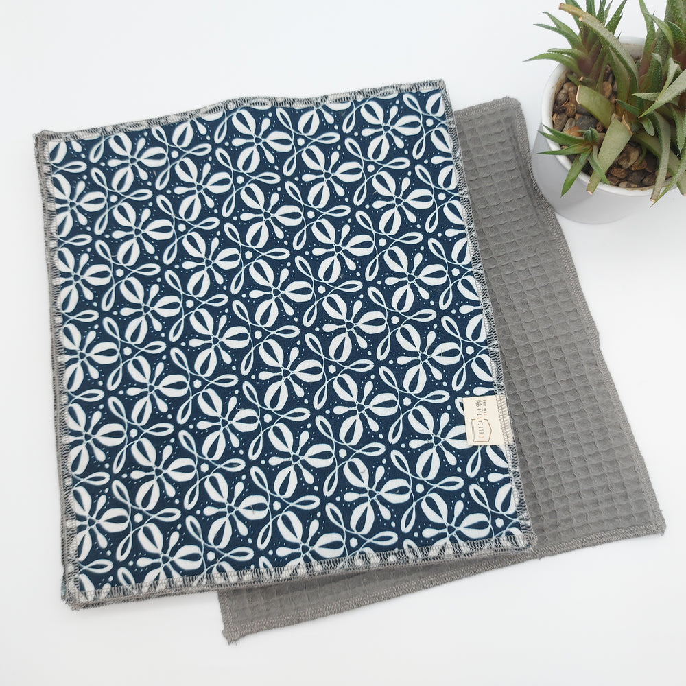 Essuie-tout lavable - bleu avec fleurs blanches (intérieur gris) - lot de 8 feuilles