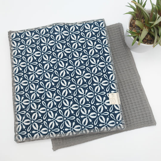 Essuie-tout lavable - bleu avec fleurs blanches (intérieur gris) - lot de 8 feuilles