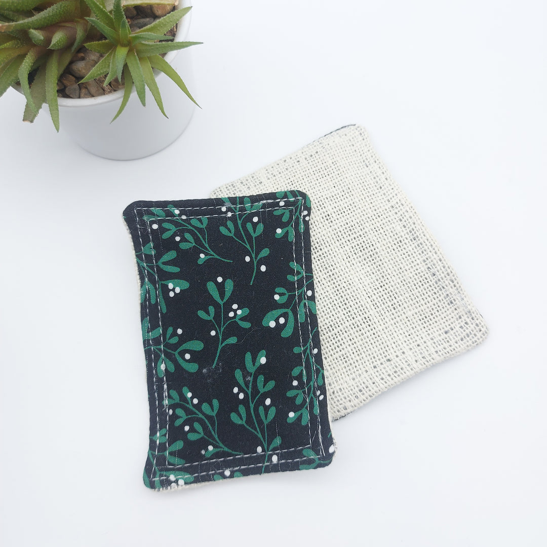 Éponge lavable et réutilisable - noir feuilles vertes