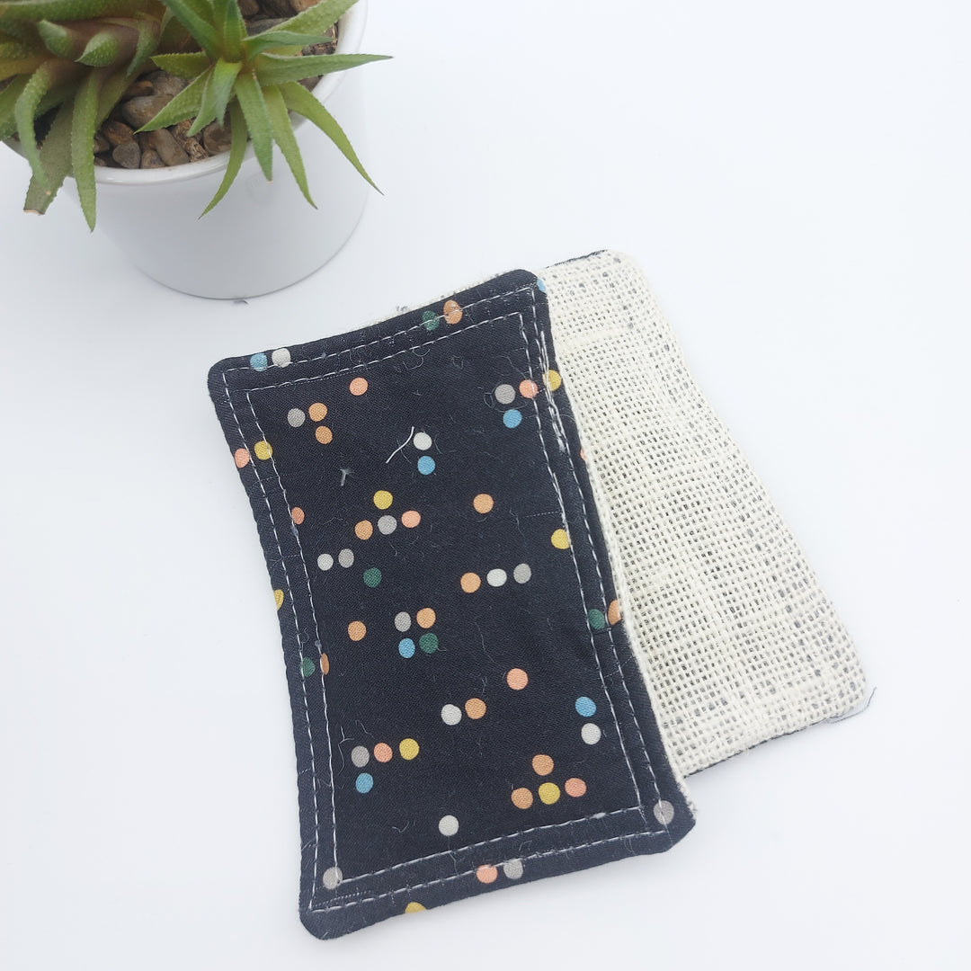 Éponge lavable et réutilisable - noir points colorés