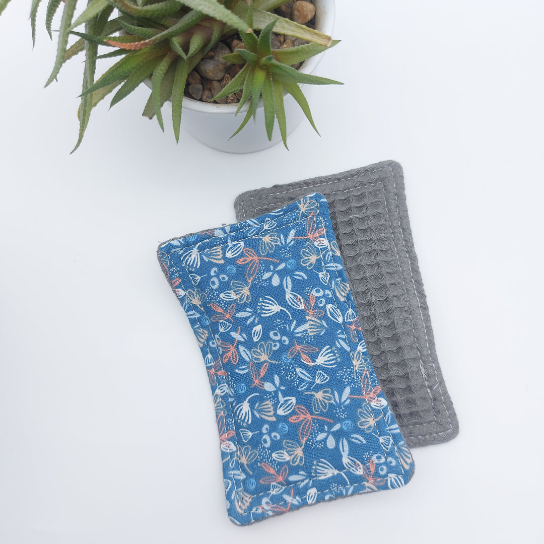 Éponge lavable et réutilisable - coton nid d'abeille douce - bleu petites fleurs