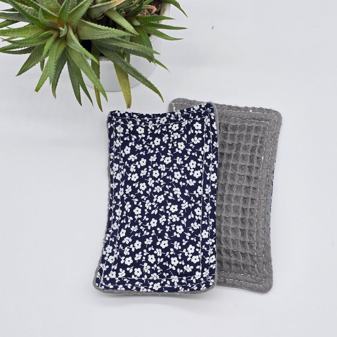 Éponge lavable et réutilisable - coton nid d'abeille gris douce - bleu petites fleurs
