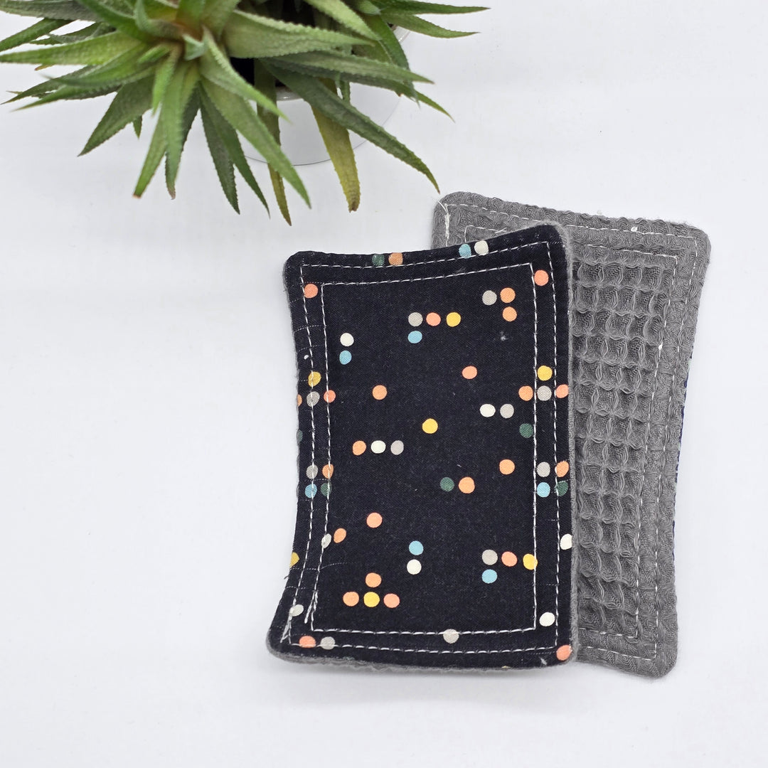 Éponge lavable et réutilisable - coton nid d'abeille gris douce - noir et points multicolores