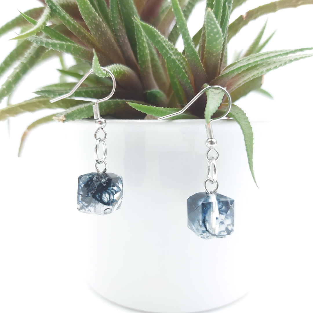 Boucle oreilles cube resine jeans - DelycaStef