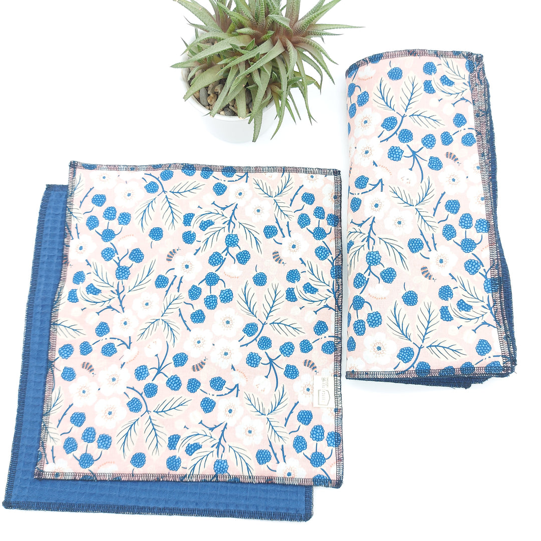 delycastef_essuie_tout_rose mure intereur bleu