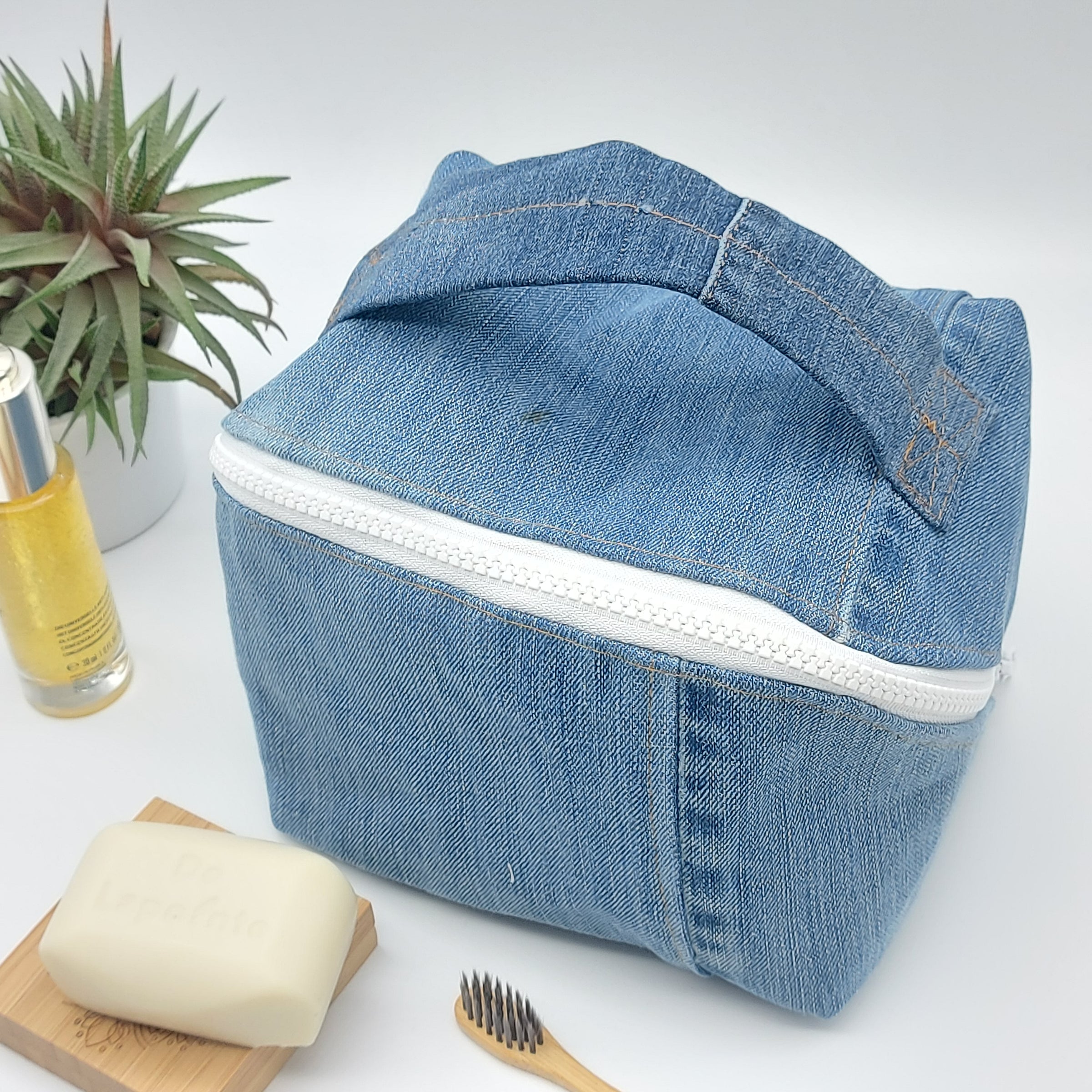 TROUSSE DE TOILETTE