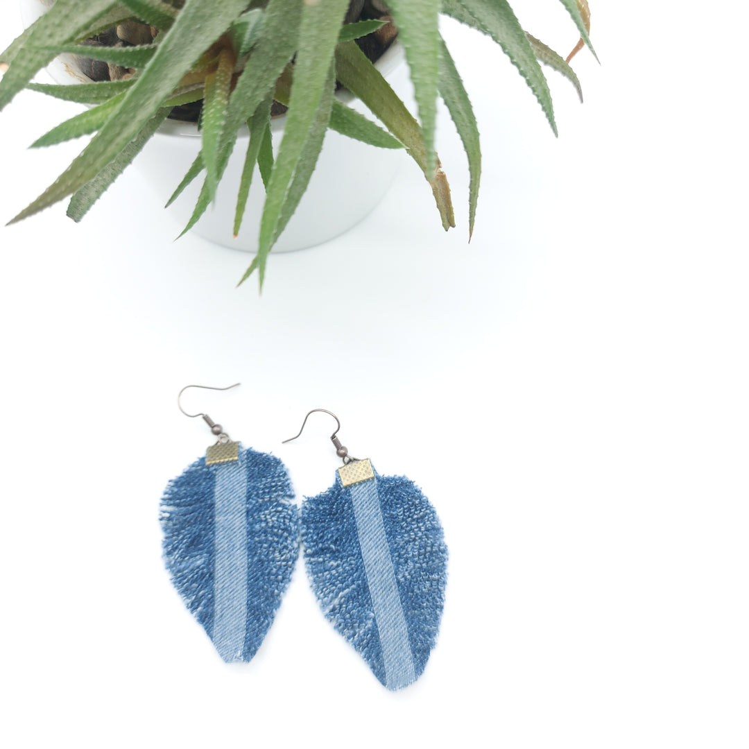 Boucles d'oreille - pendante - plume bleu