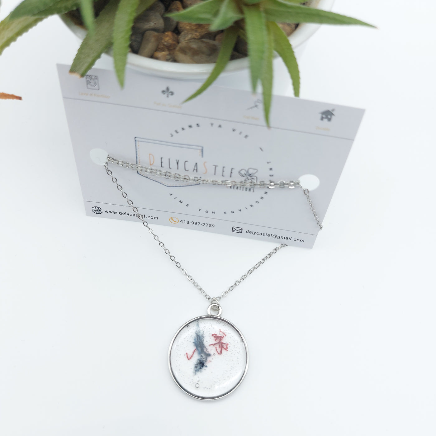 Collier- pendentif rond et jeans denim et rouge - argent