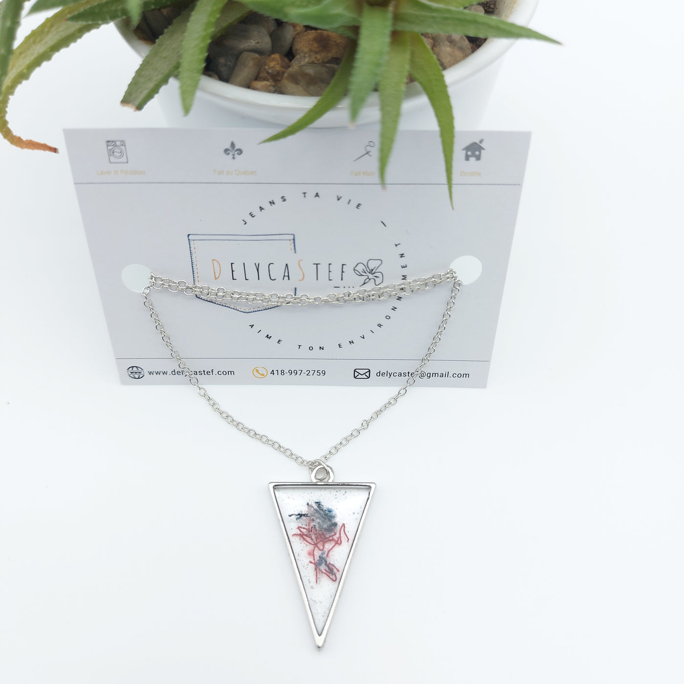 Collier- pendentif triangle et jeans denim et rouge - argent