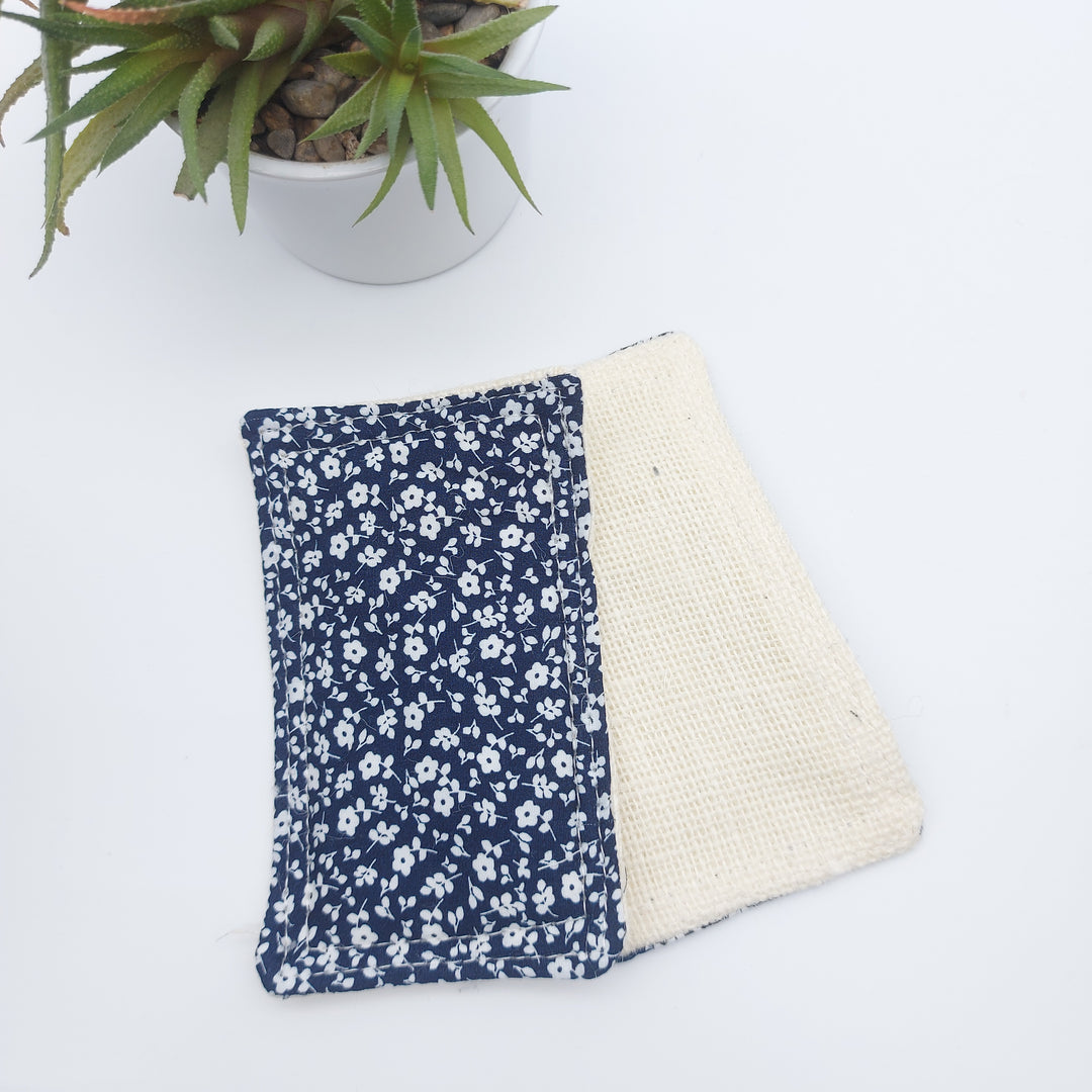 Éponge lavable et réutilisable - bleu petites fleurs blanches