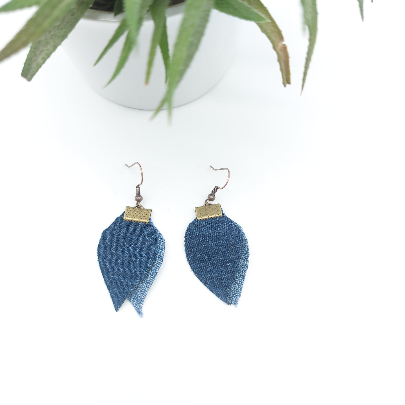 Boucle oreilles pendante feuille petite double bleu jeans - DelycaStef