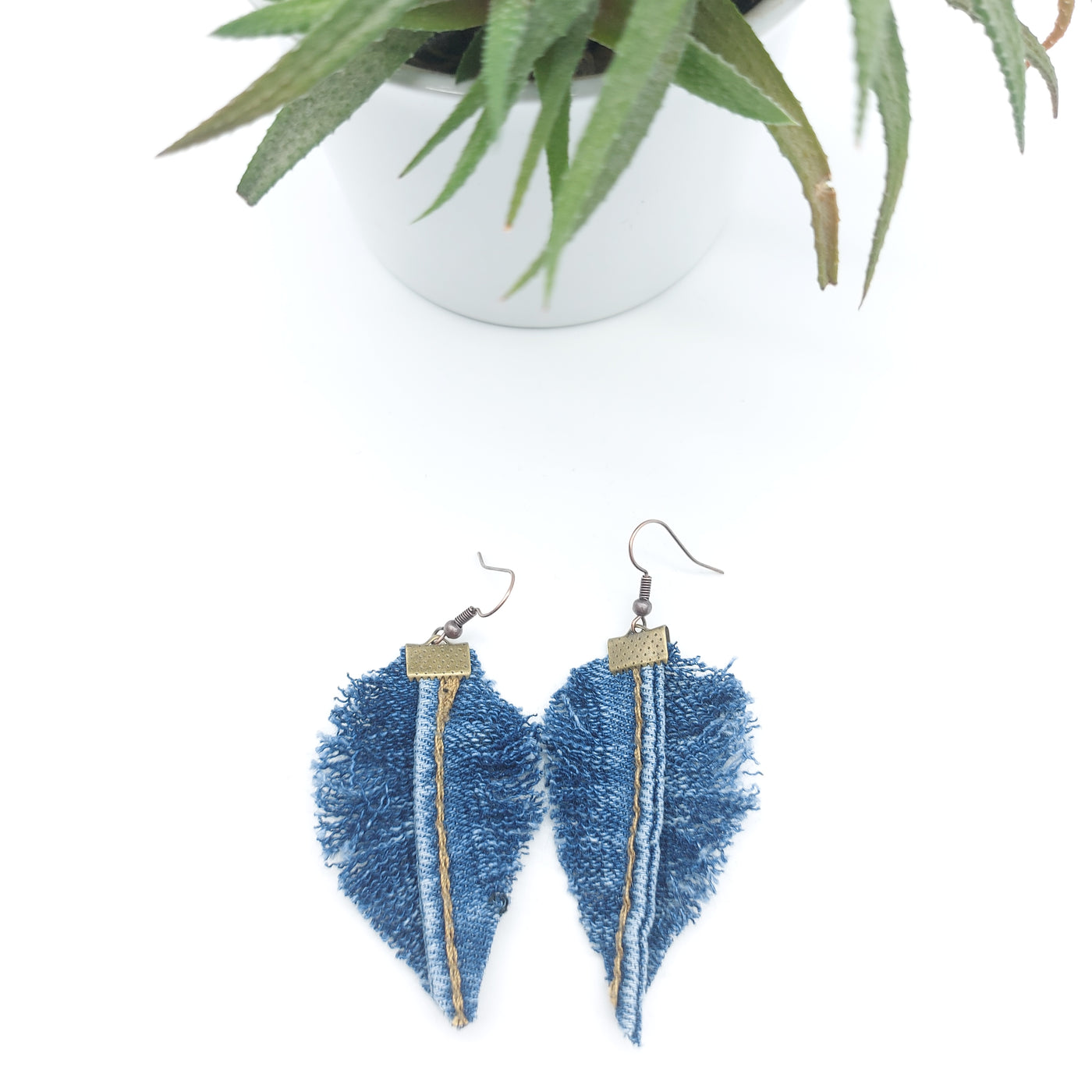 Boucle oreilles plume couture bleu - DelycaStef