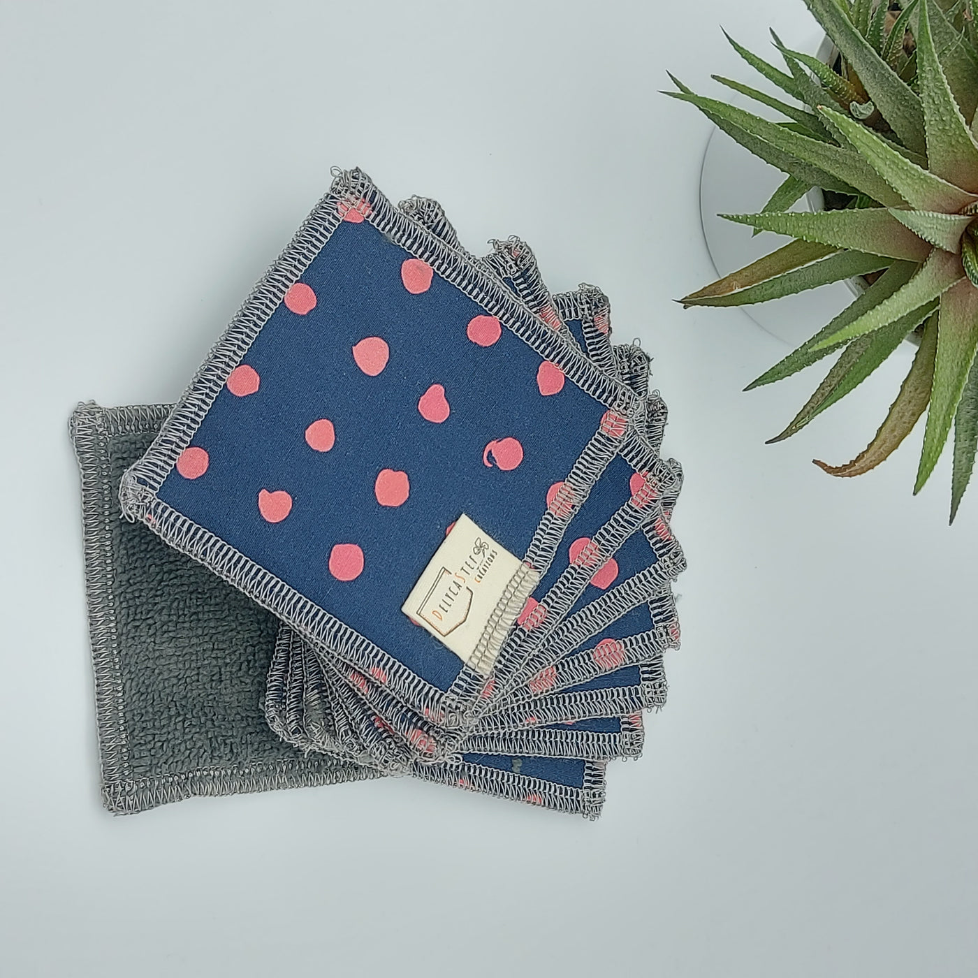 lingettes demaquillantes lot de 8 bambou douce bleu points rouge DELYCASTEF