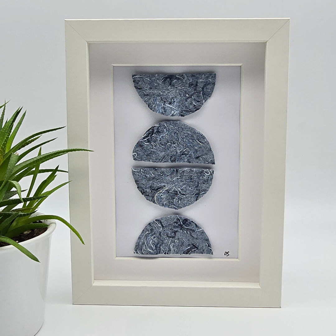 Cadre décoratif – Art en denim recyclé - demi