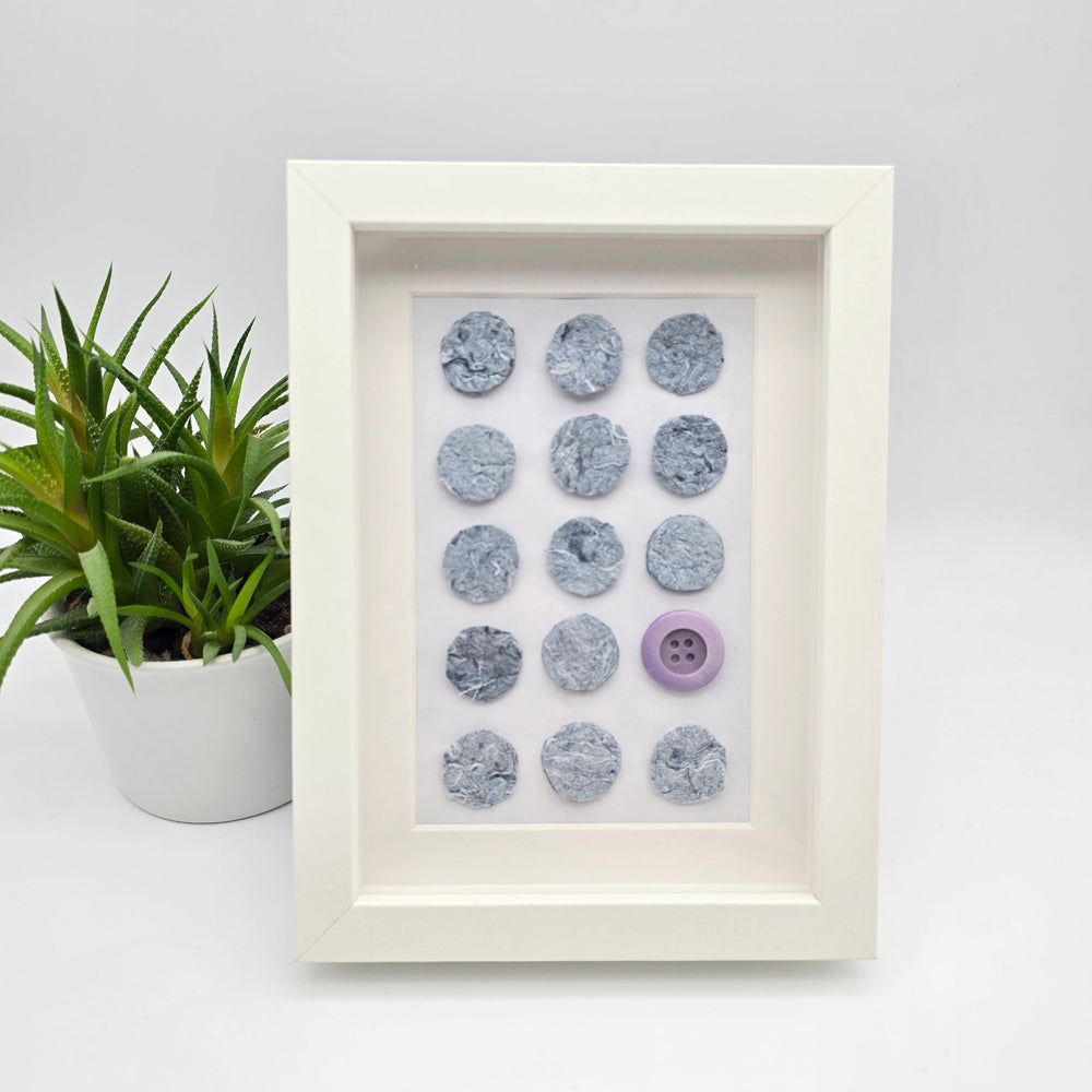 Cadre décoratif blanc avec carrés en denim recyclé – format paysage