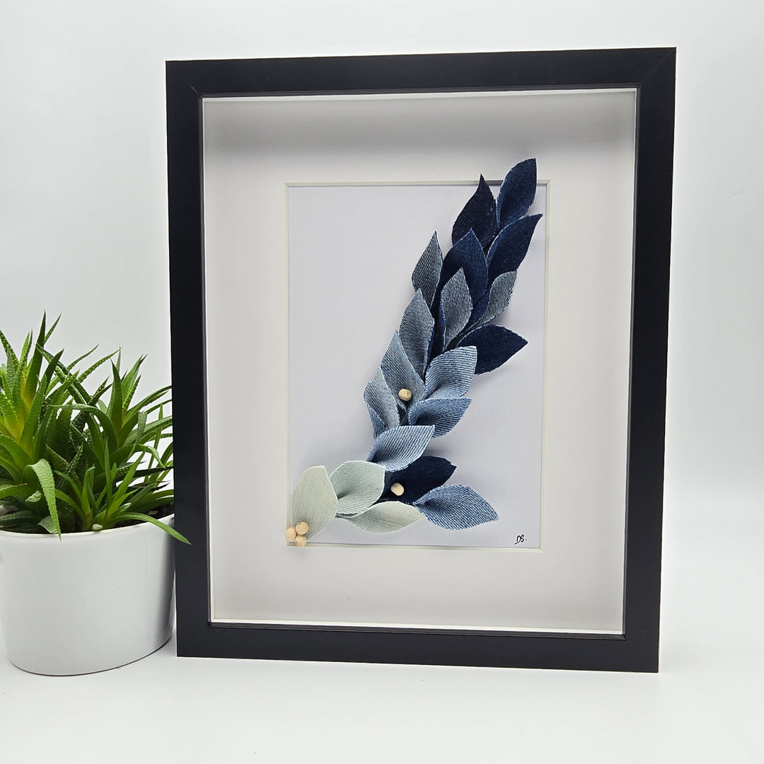 Cadre décoratif – Art en denim recyclé - grand - l'envolée