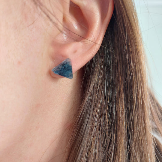 delycastef boucle oreille clou resine denim triangle