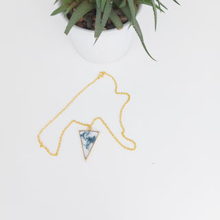 Necklace-pendant triangle and jeans