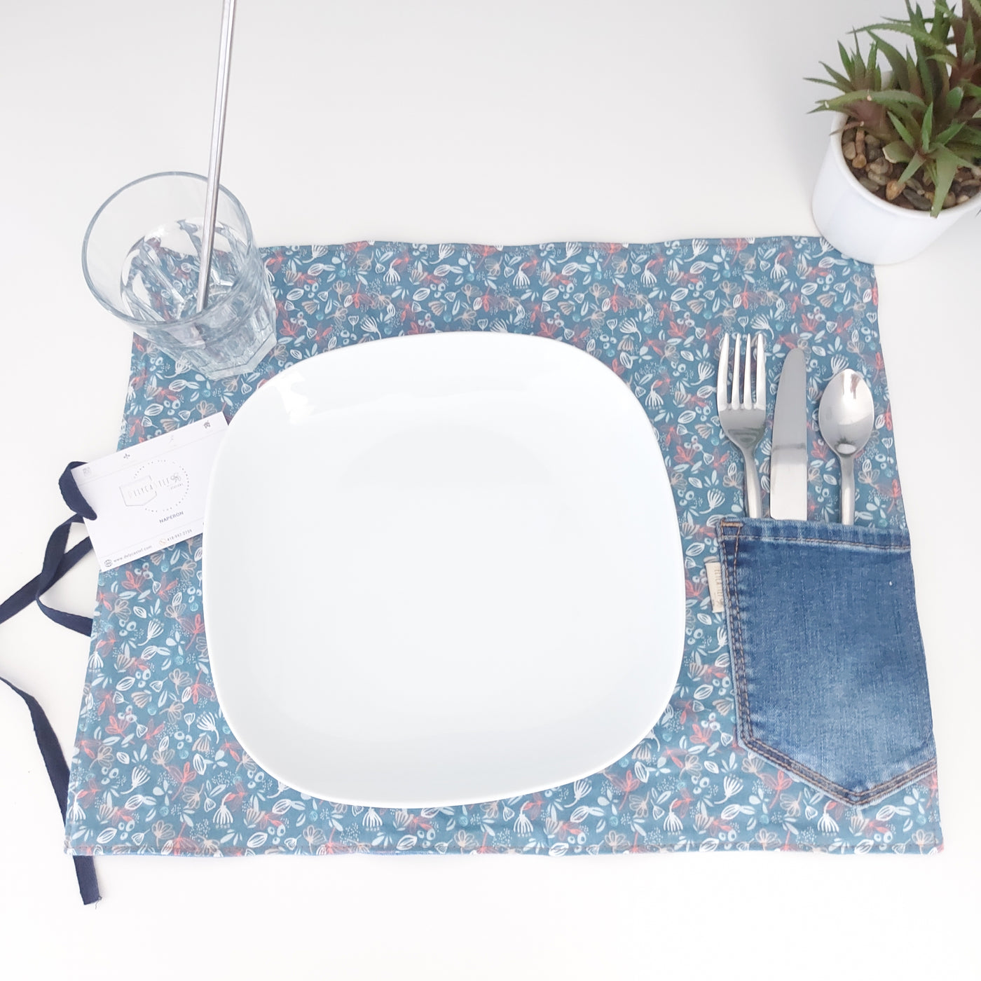 delycastef napperon bleu petites fleurs